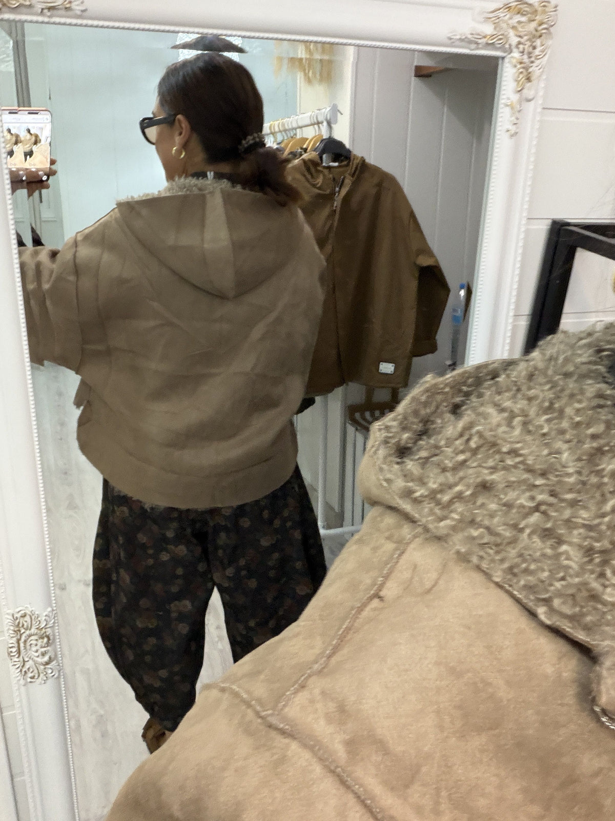 Poncho reversible borreguito y antelina taupe