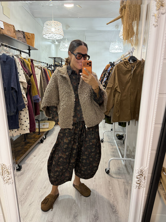 Poncho reversible borreguito y antelina taupe