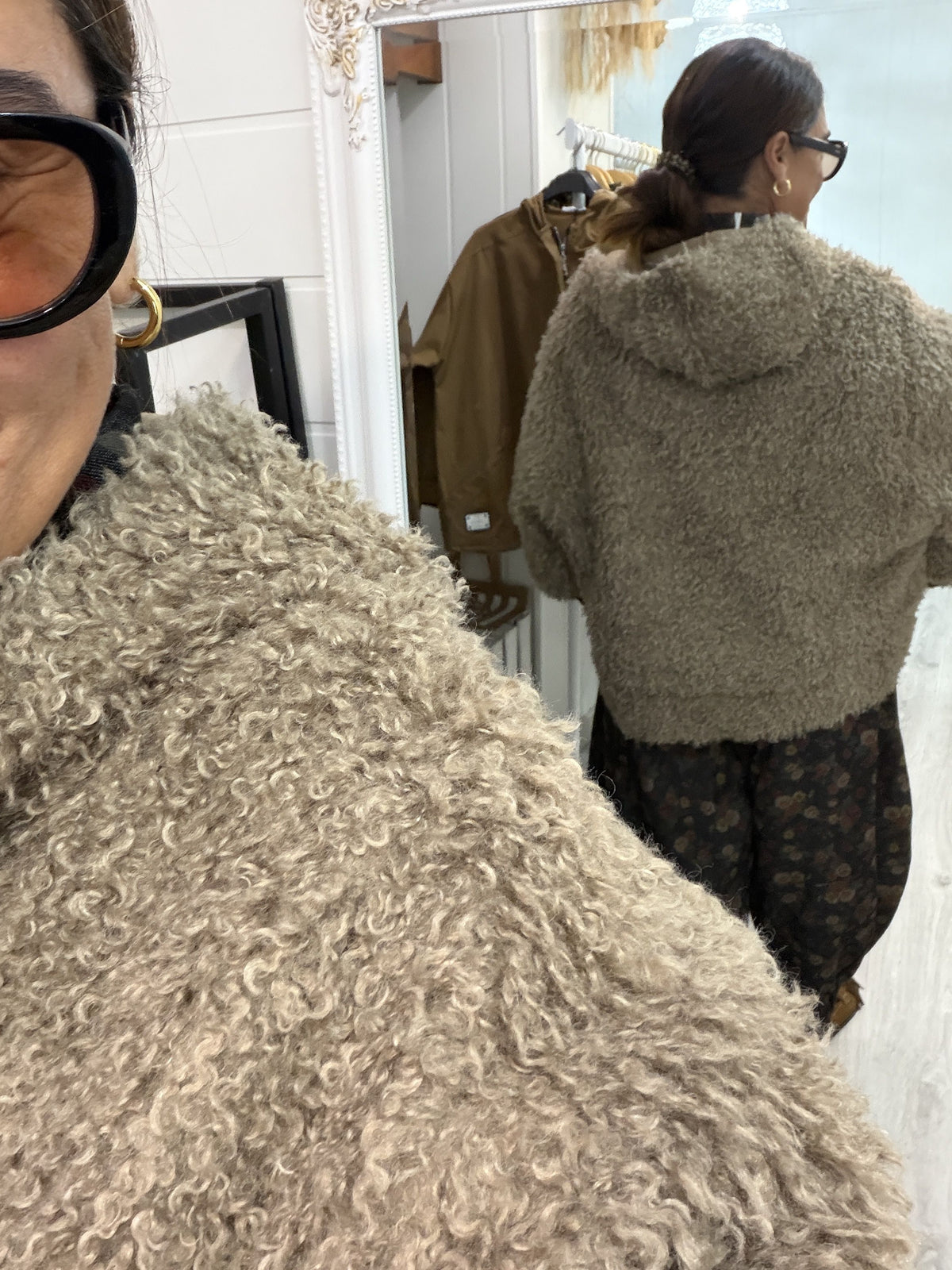 Poncho reversible borreguito y antelina taupe