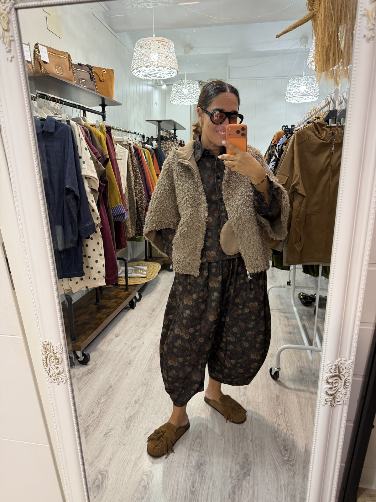 Poncho reversible borreguito y antelina taupe