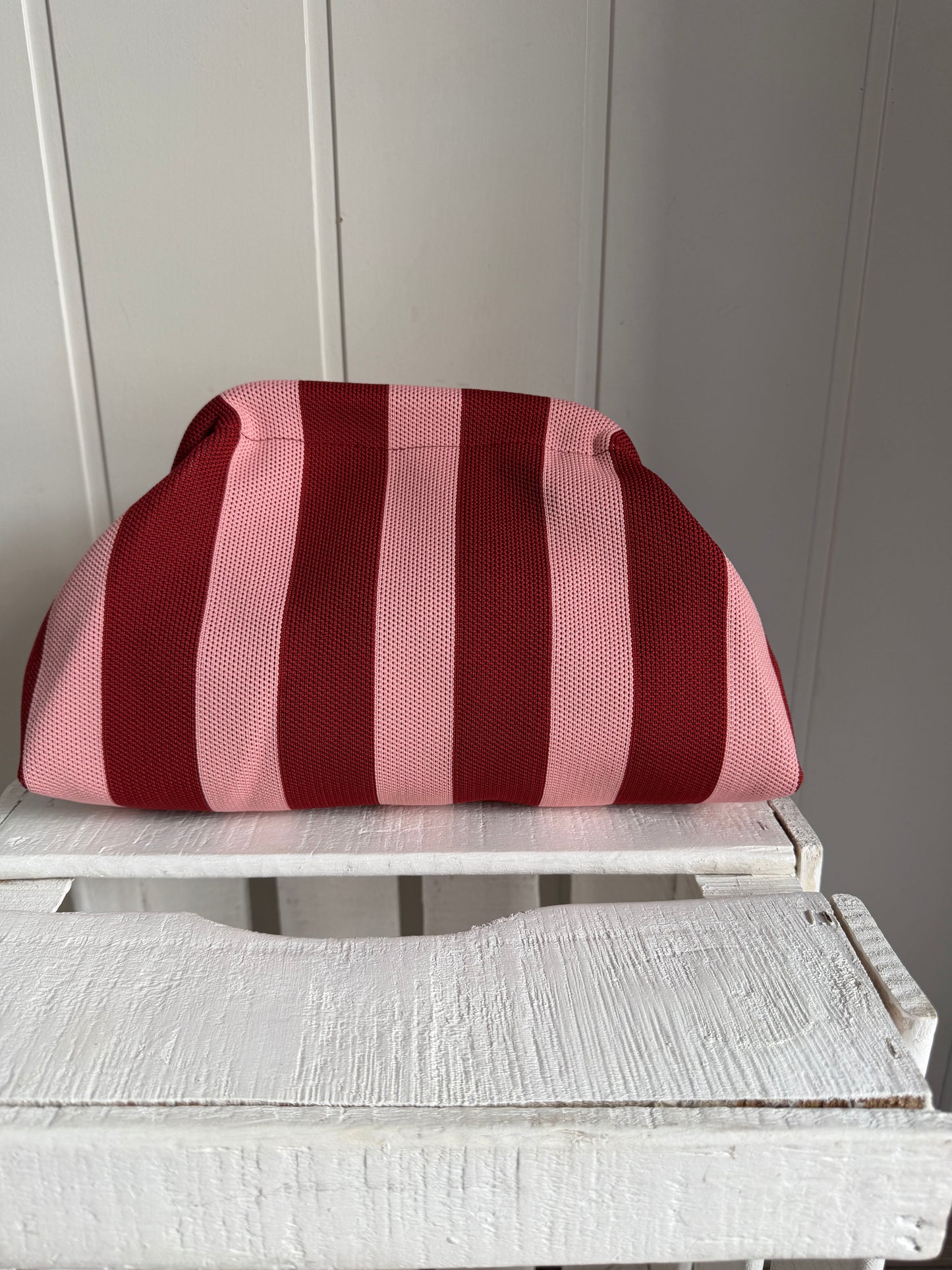Bolso mano y bandolera Rayas burdeos y rosa