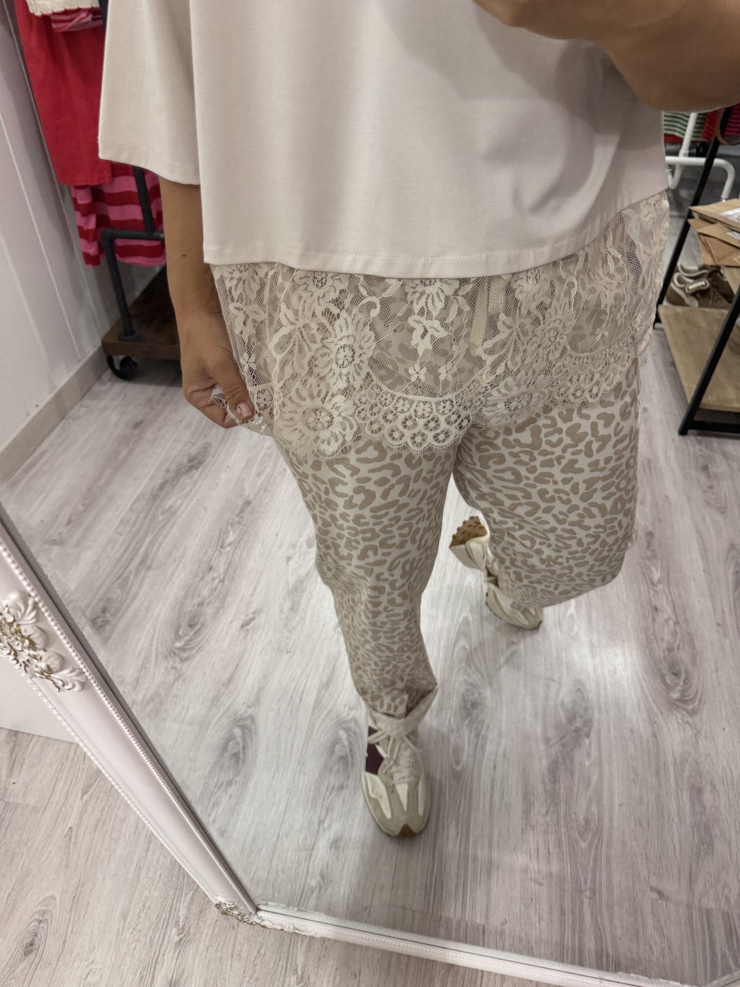 Pantalón animal print elástico beige