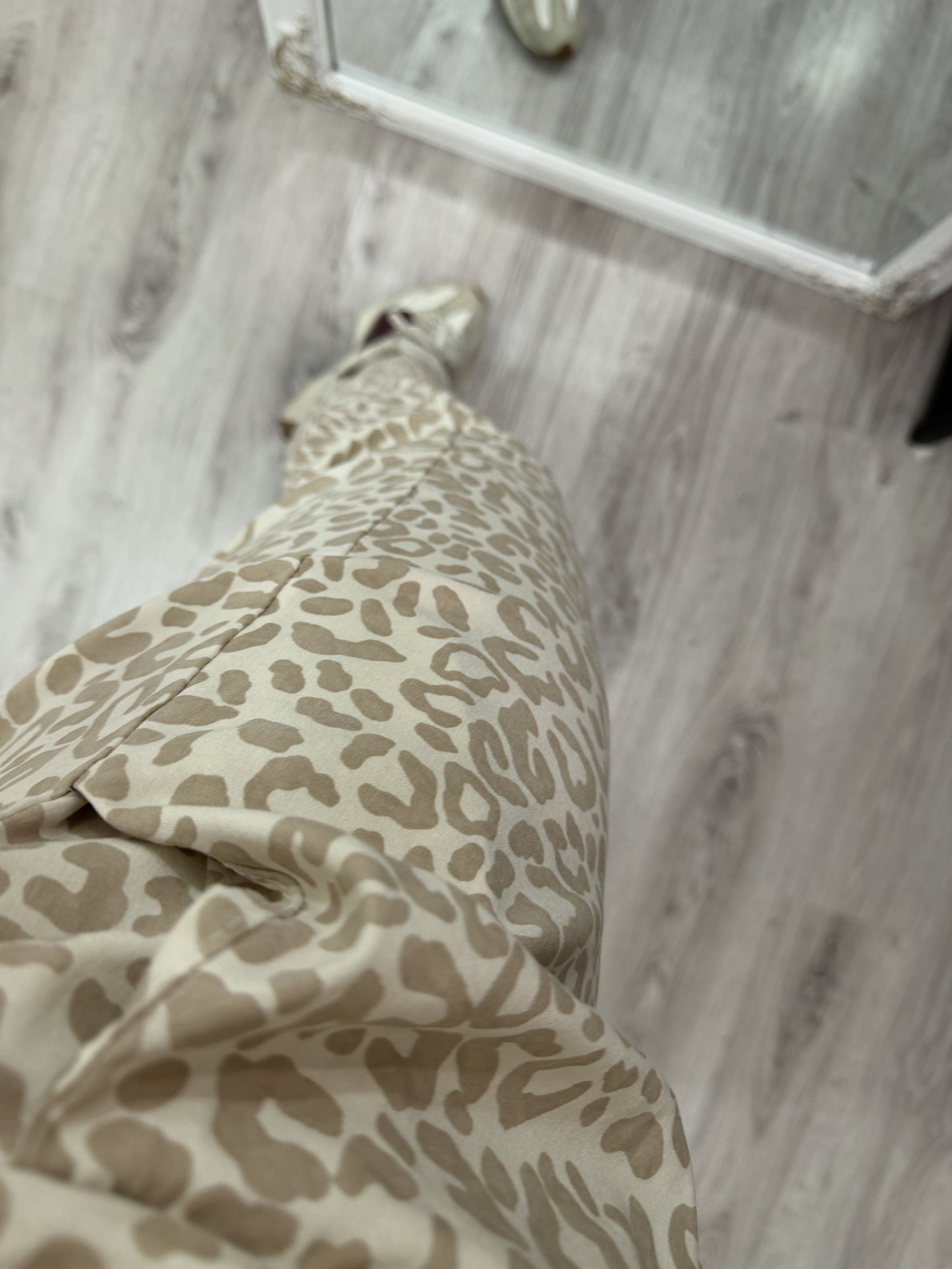 Pantalón animal print elástico beige