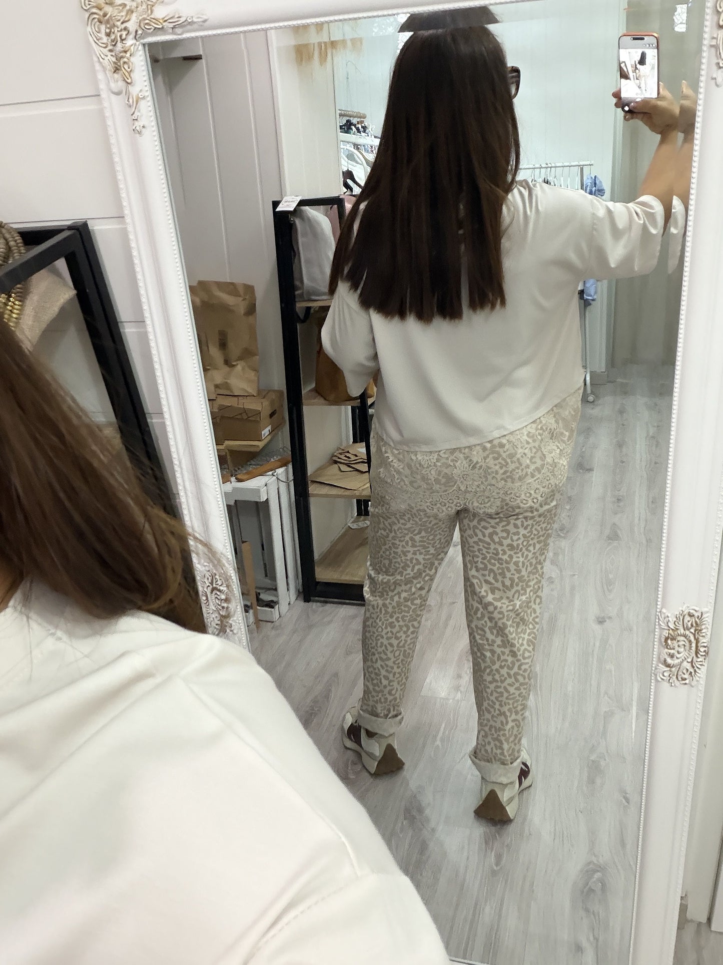 Pantalón animal print elástico beige