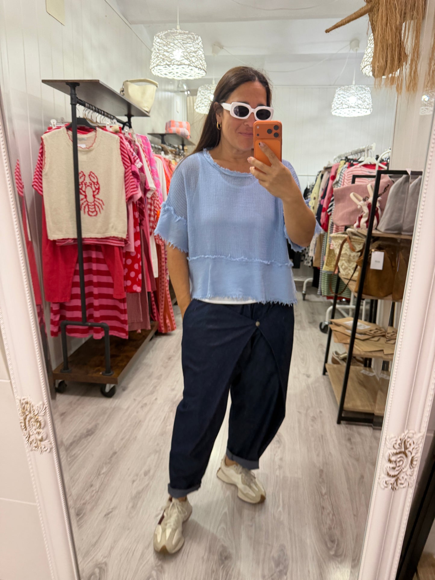 Camiseta Rejilla doble azul cielo · incluye básica tirantes blanca