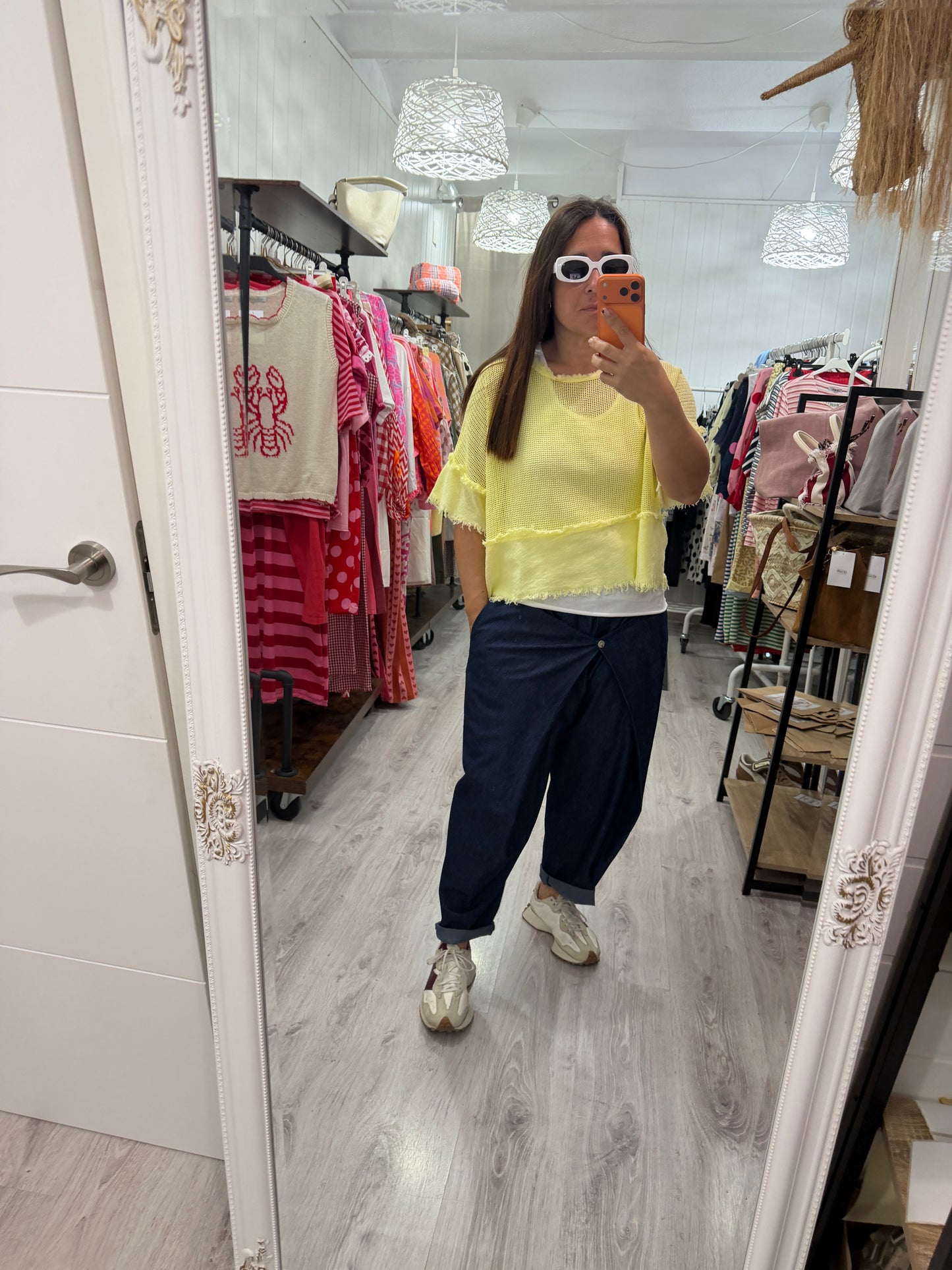 Camiseta Rejilla doble amarillo · incluye básica tirantes blanca