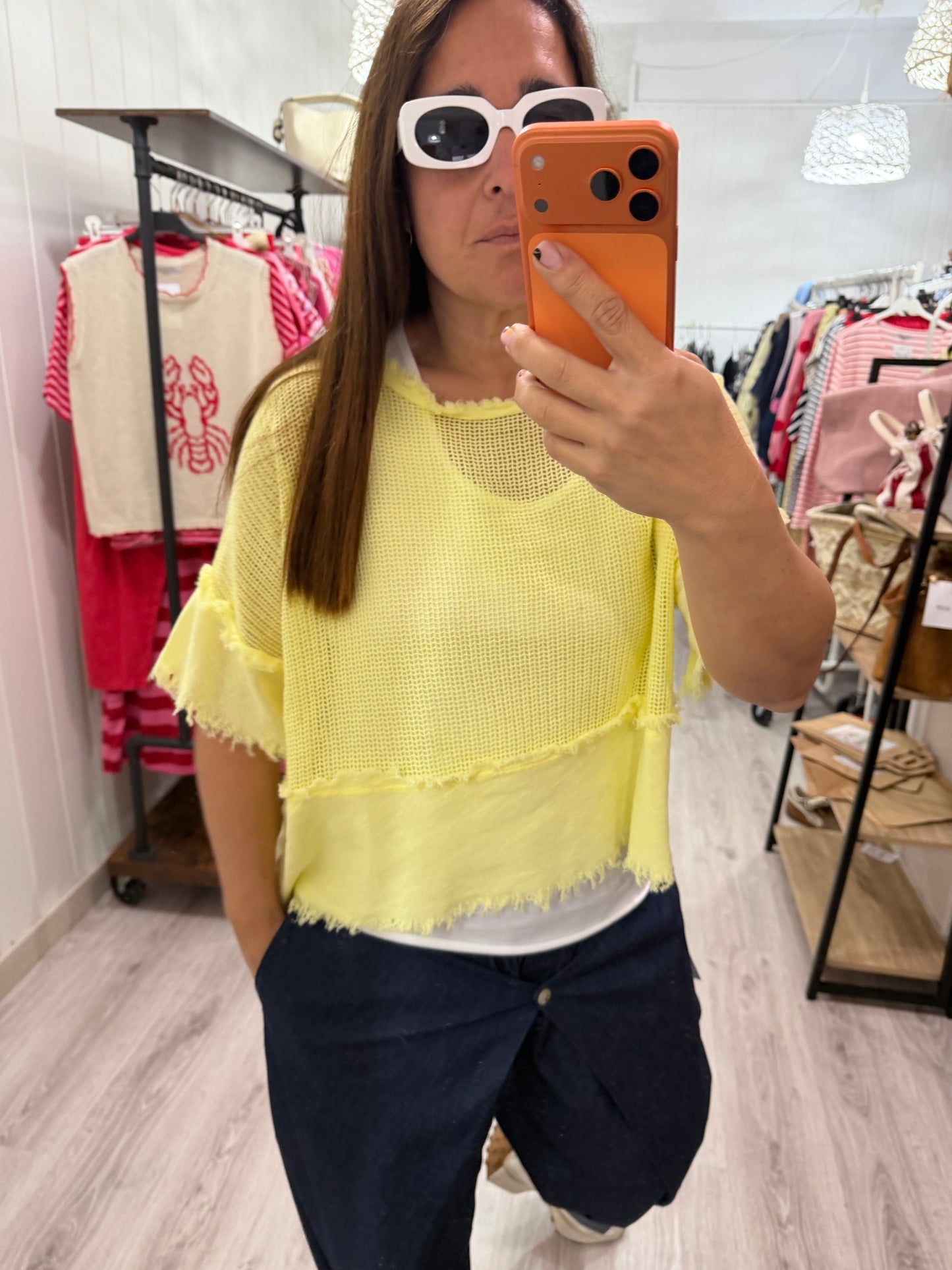 Camiseta Rejilla doble amarillo · incluye básica tirantes blanca