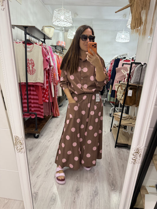 Camisa Caetana topos chocolate y rosa