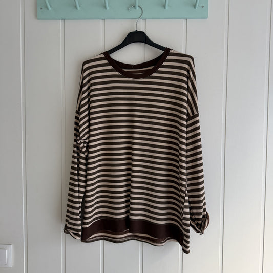 Camiseta Navy Ainara beige y chocolate