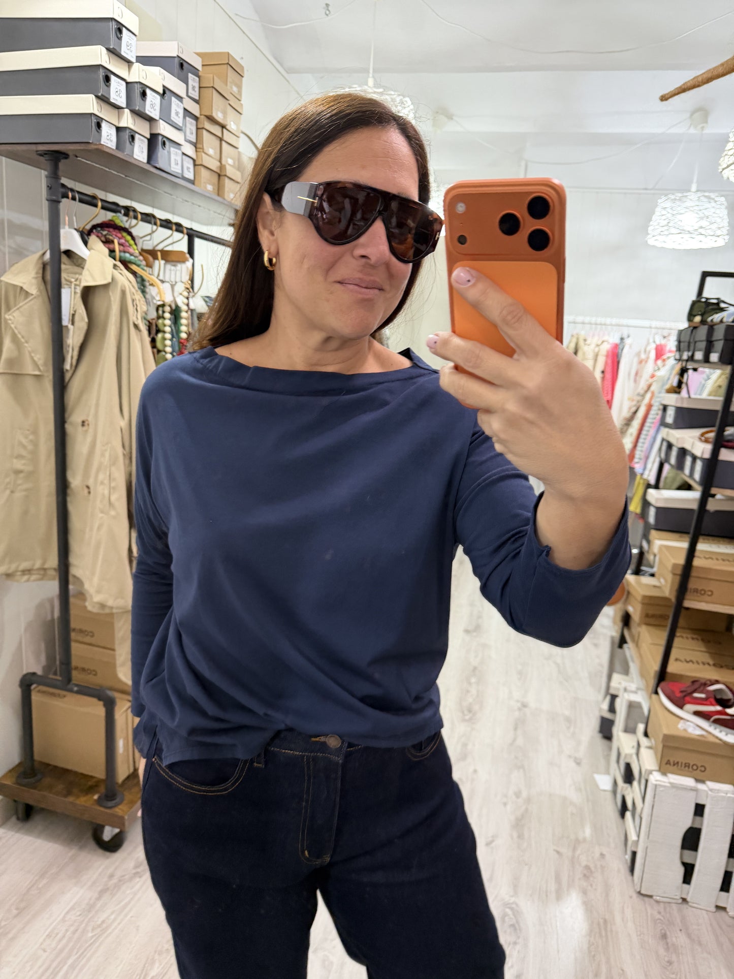 Camiseta Bardot cuello barco azul marino