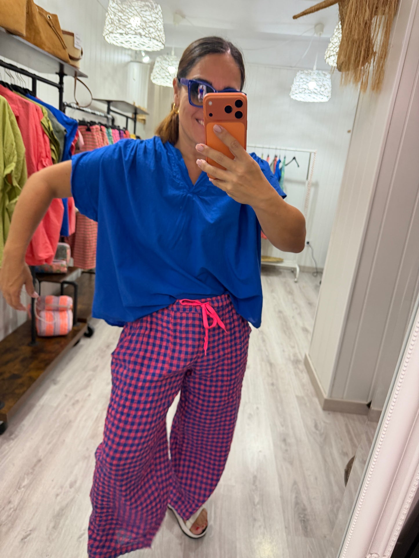 Pantalón vichy fluor fucsia y azul klein