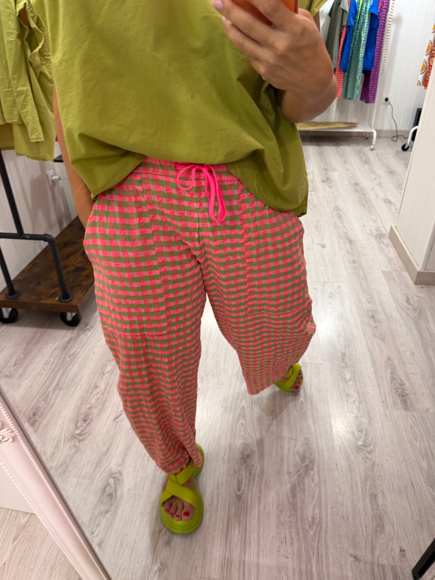 Pantalón vichy fluor coral y verde