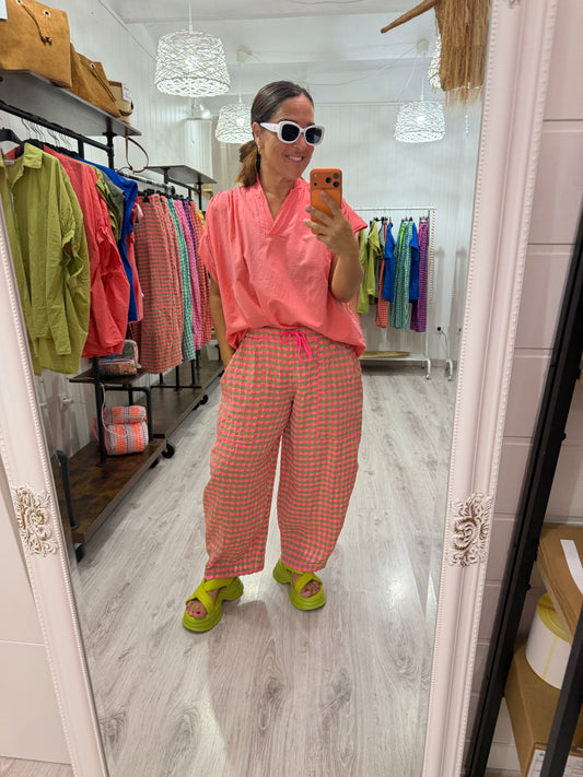 Pantalón vichy fluor coral y verde