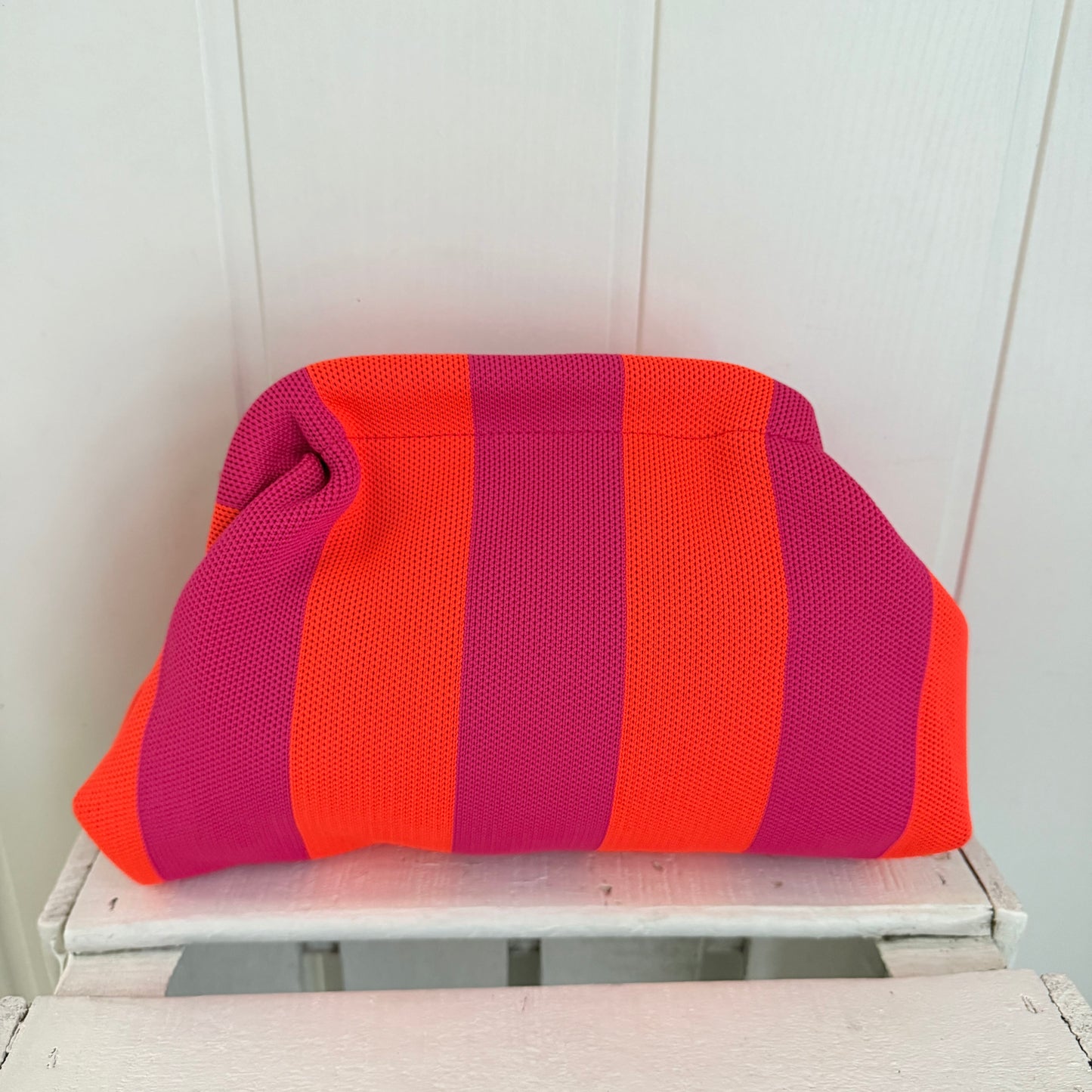 Bolso mano y bandolera Rayas fucsia y coral fluor