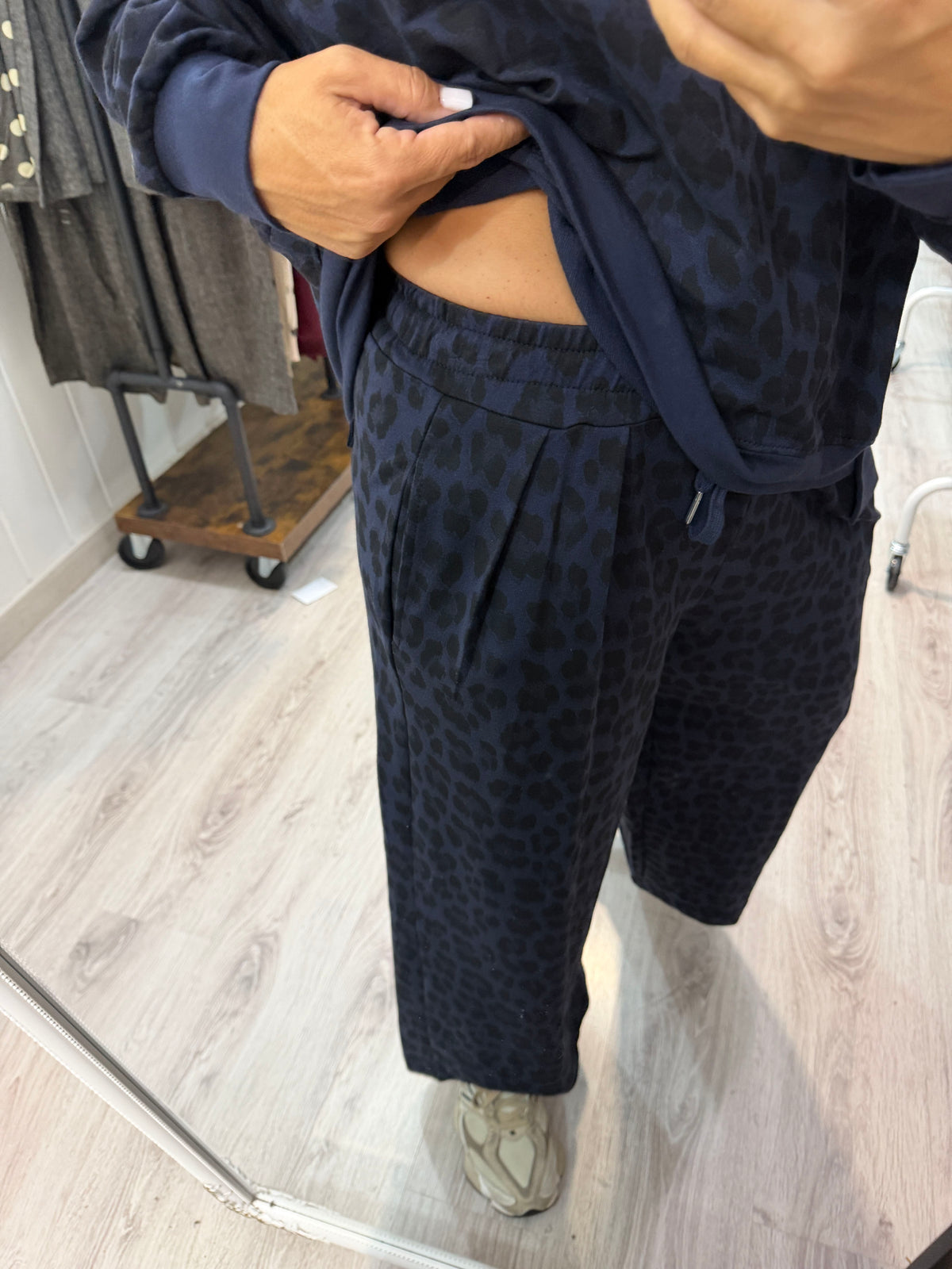 Conjunto Jogger animal print marino
