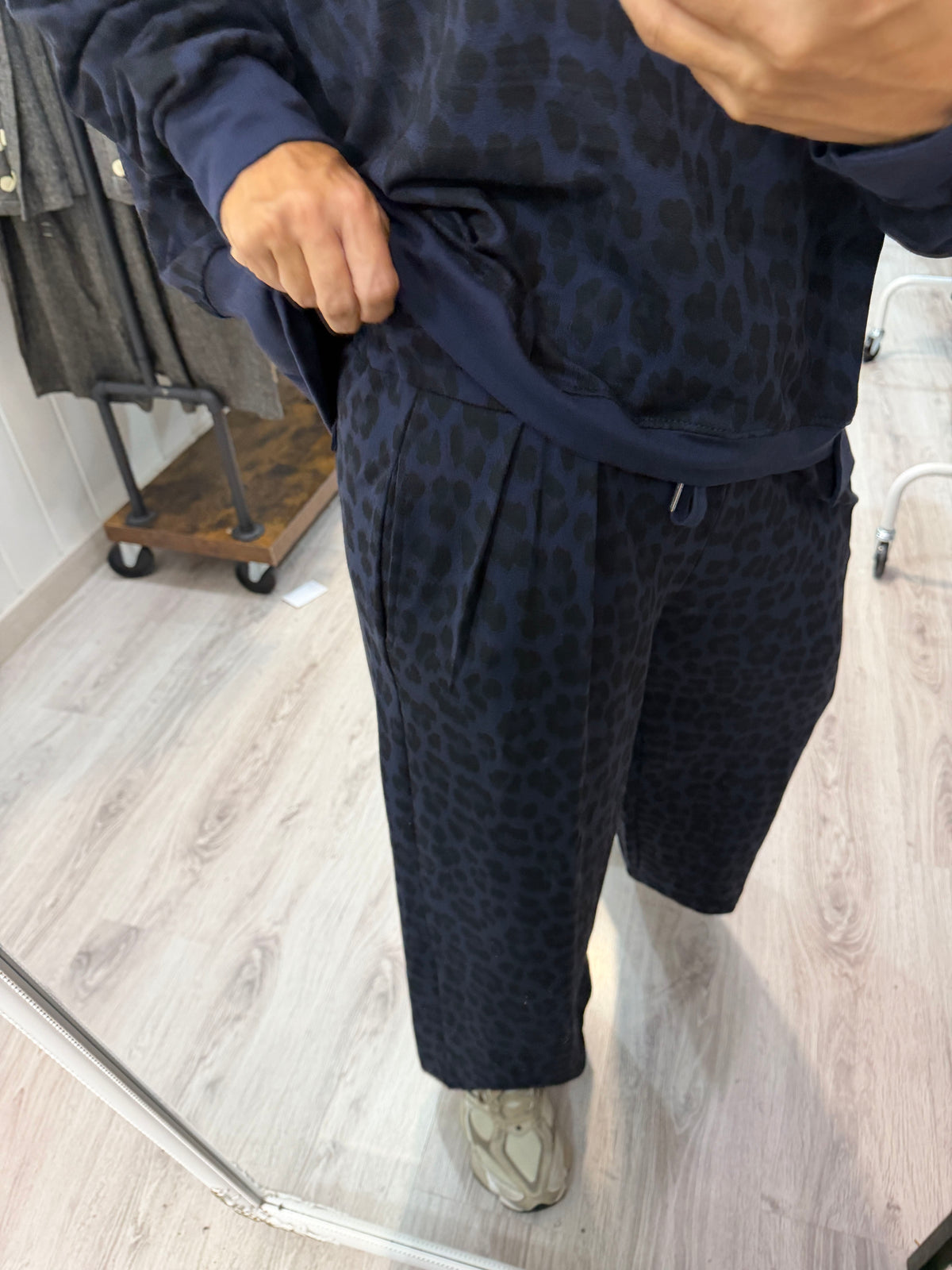 Conjunto Jogger animal print marino