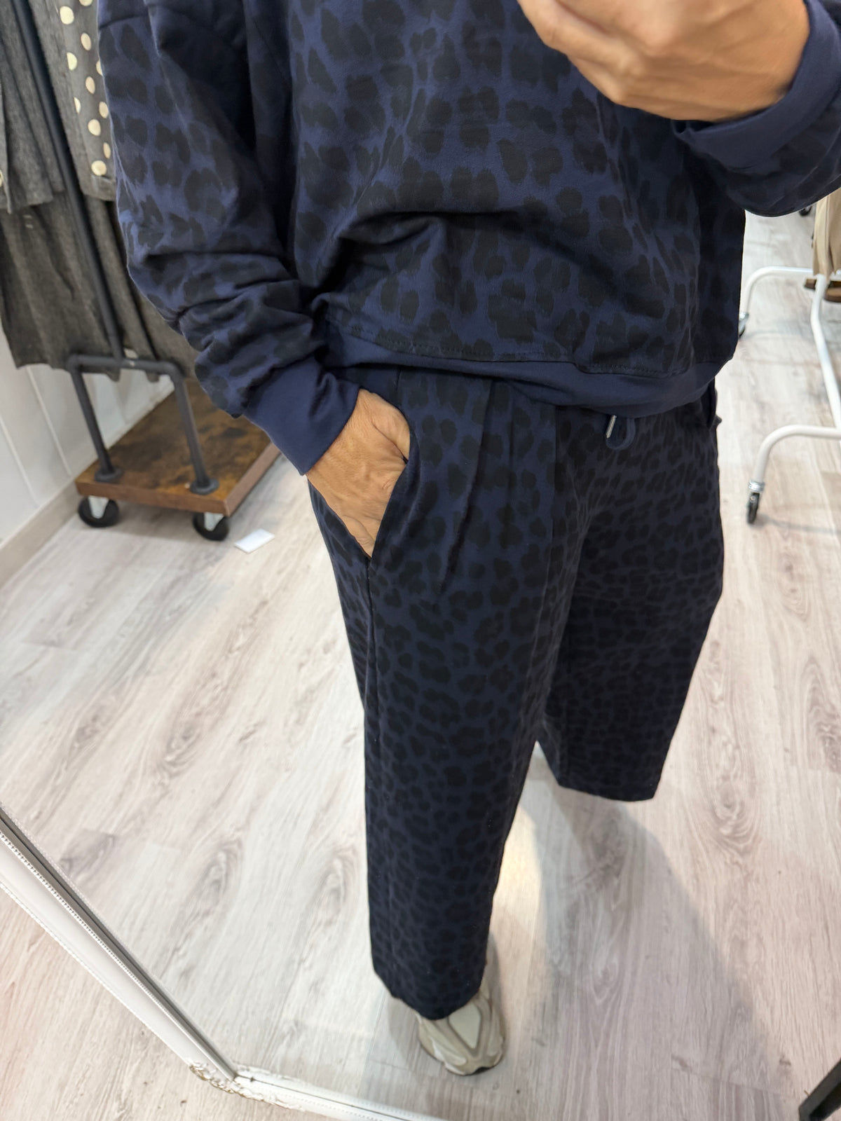 Conjunto Jogger animal print marino