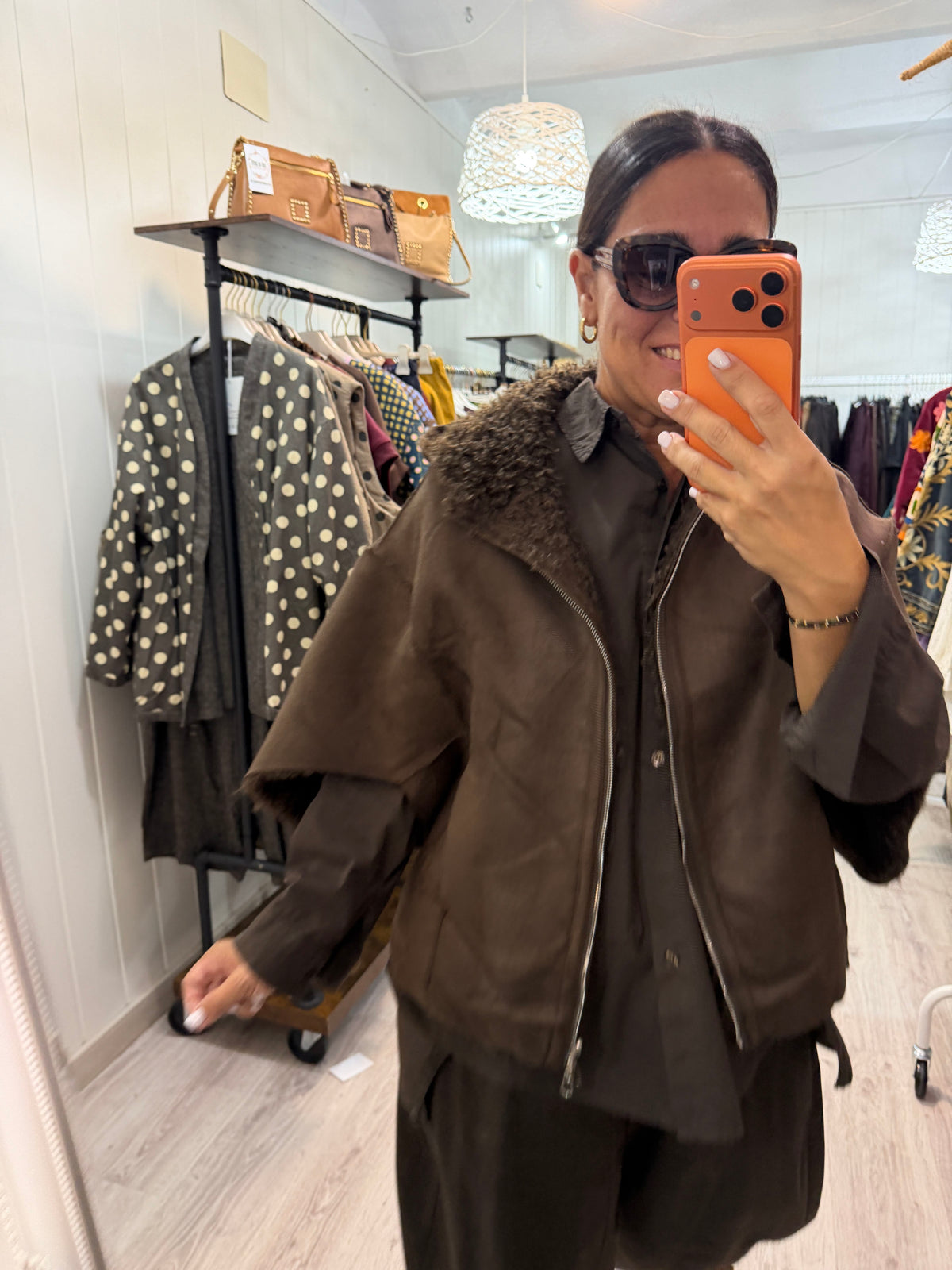 Poncho reversible borreguito y antelina chocolate