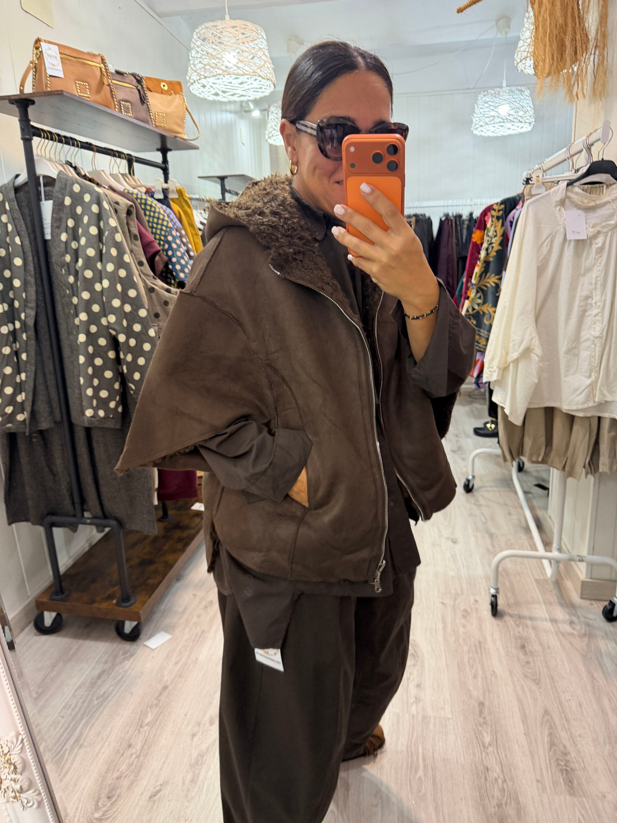 Poncho reversible borreguito y antelina chocolate