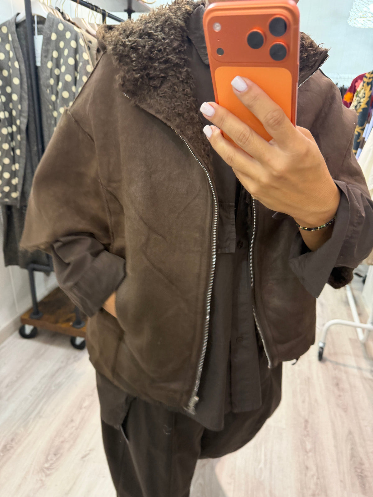 Poncho reversible borreguito y antelina chocolate