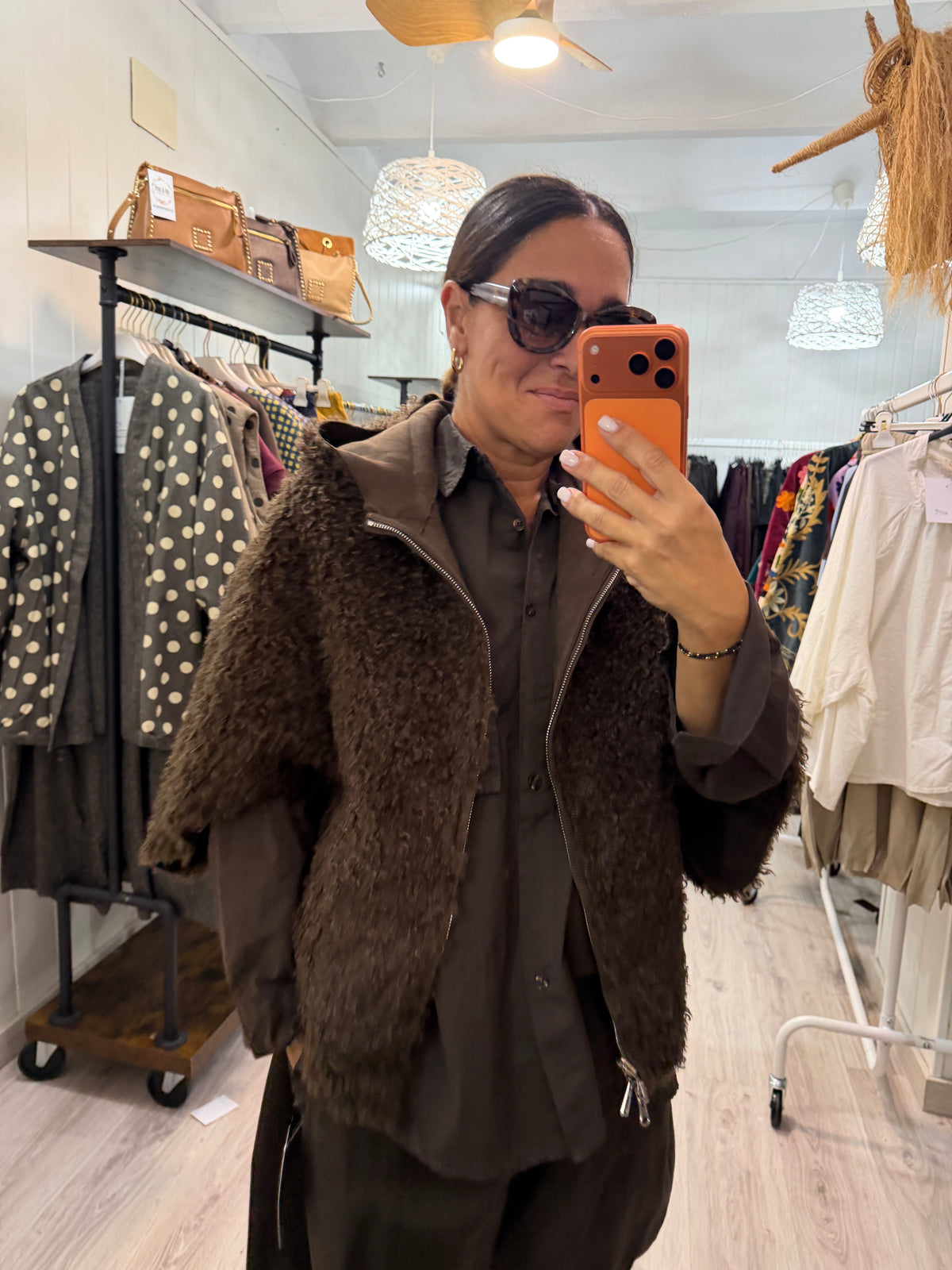 Poncho reversible borreguito y antelina chocolate