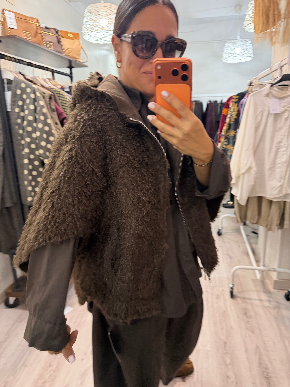 Poncho reversible borreguito y antelina chocolate