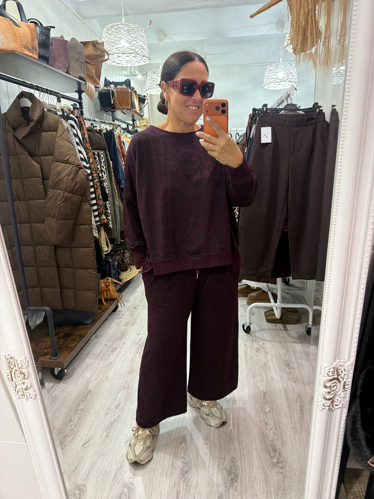 Conjunto Jogger animal print burdeos