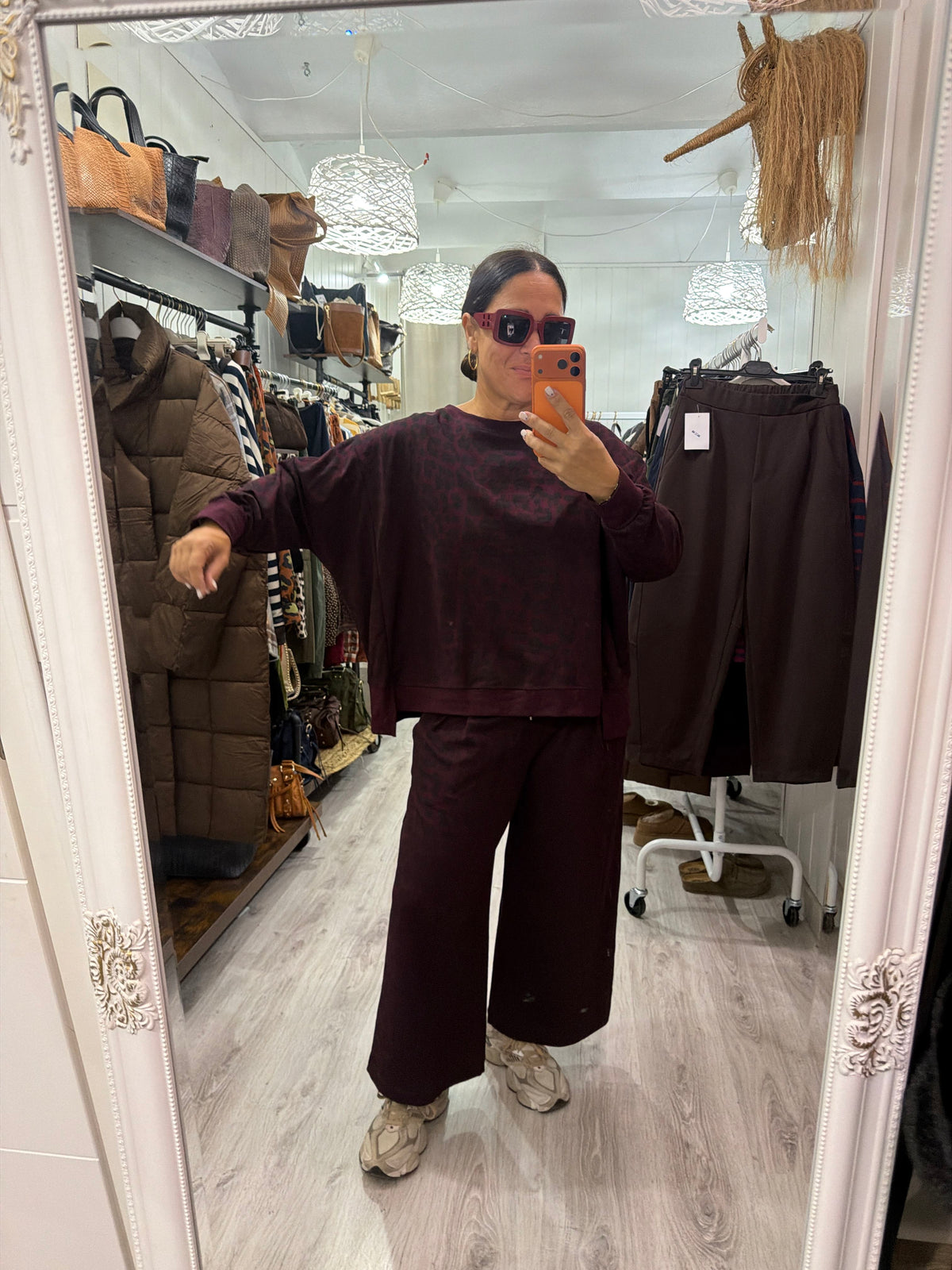 Conjunto Jogger animal print burdeos