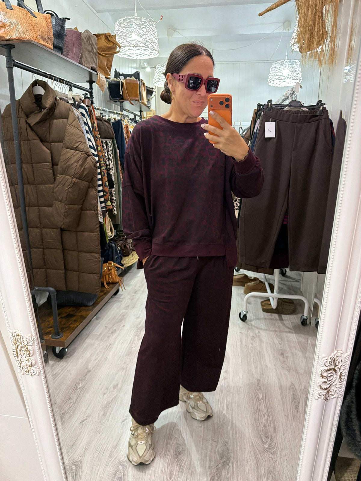 Conjunto Jogger animal print burdeos