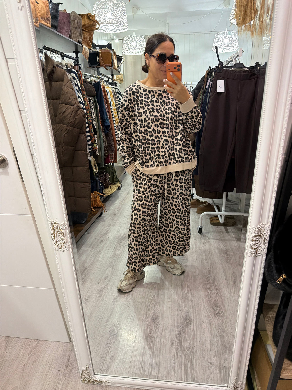 Conjunto Jogger animal print beige