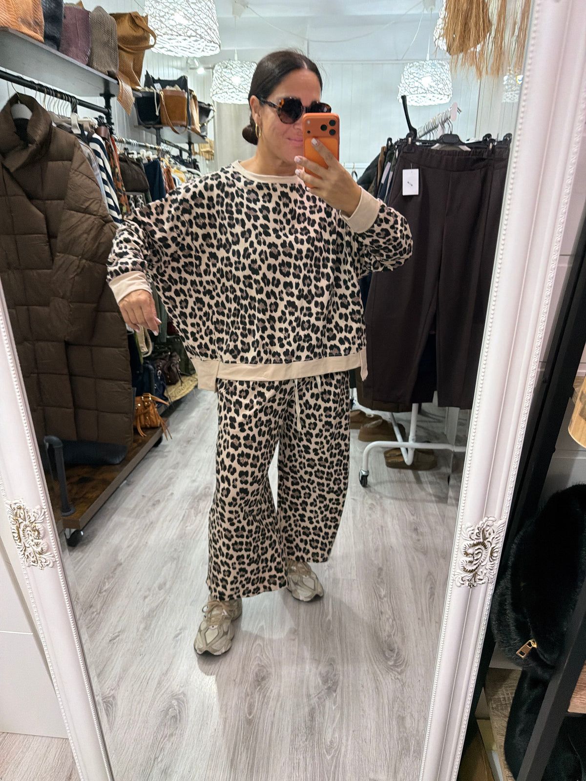 Conjunto Jogger animal print beige