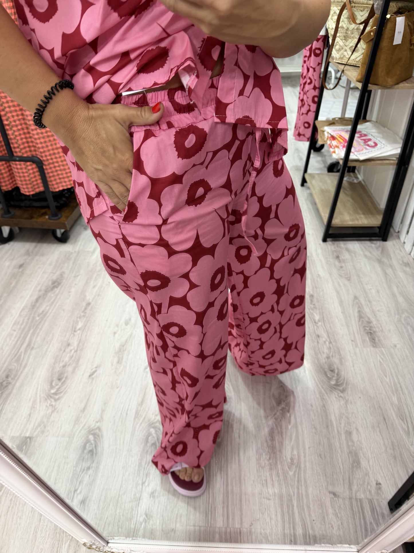 Pantalón Sakura Flores rosa y burdeos