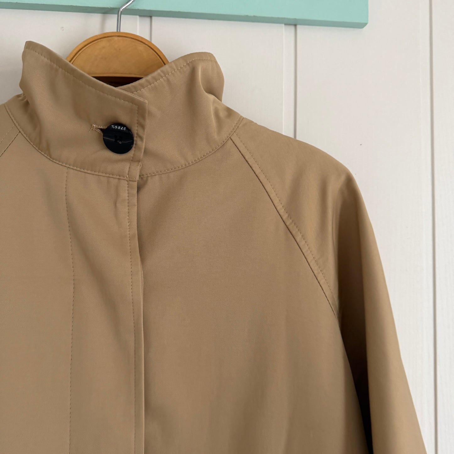 Gabardina Nekane camel