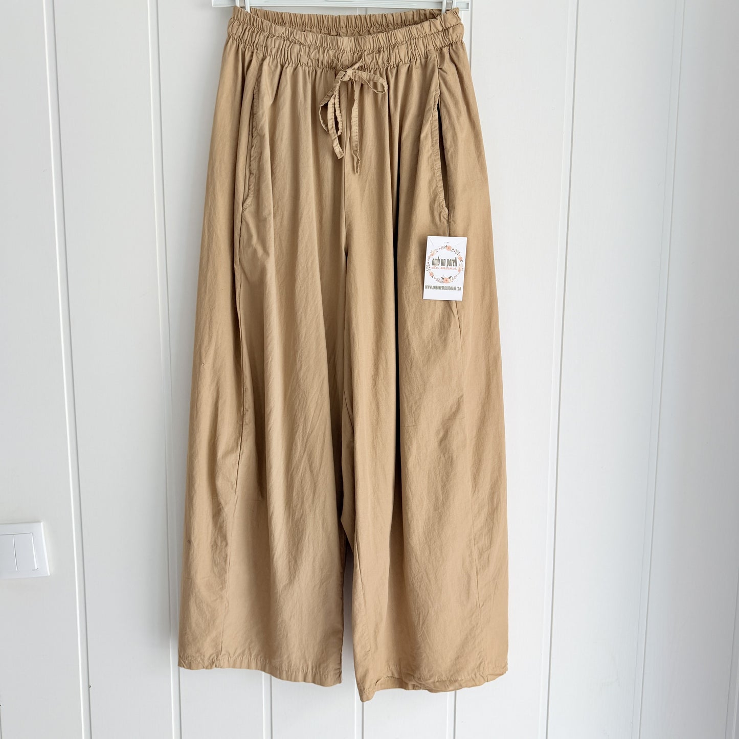 Pantalón Barrel ligero algodón camel