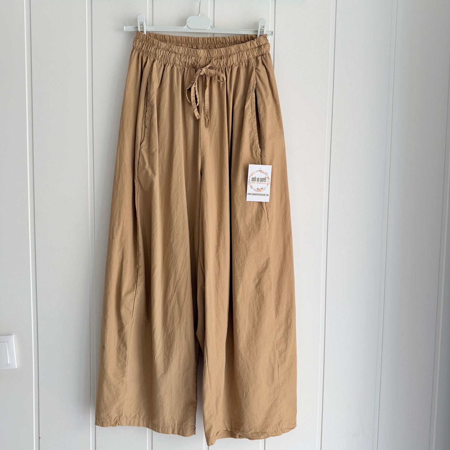Pantalón Barrel ligero algodón camel