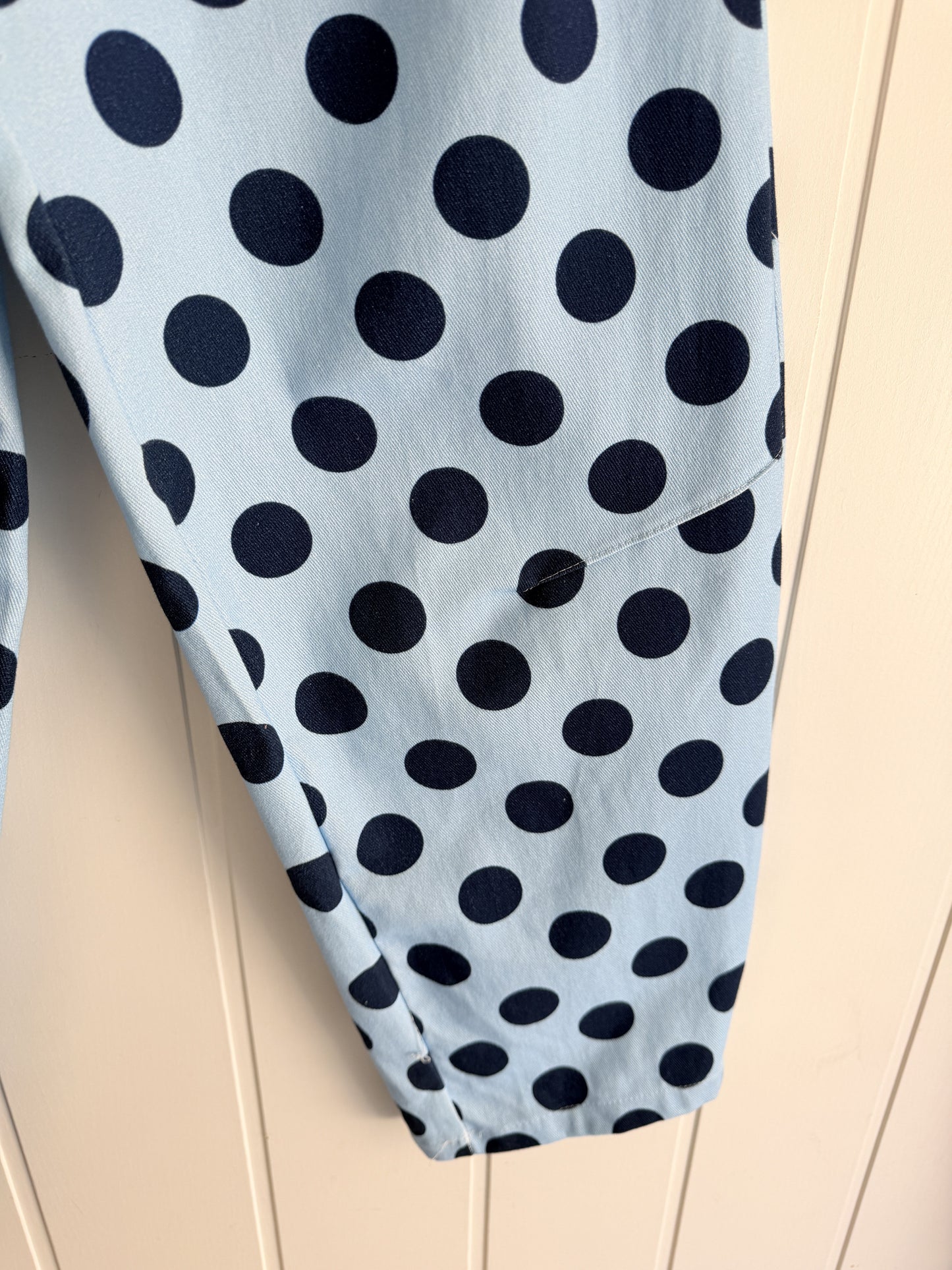 Jeans Topos Barrel azul marino y celeste