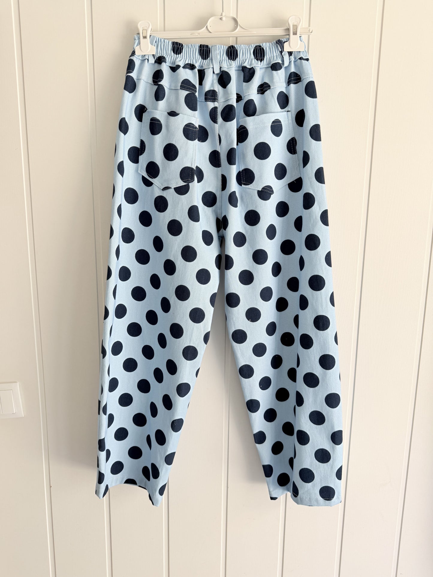 Jeans Topos Barrel azul marino y celeste