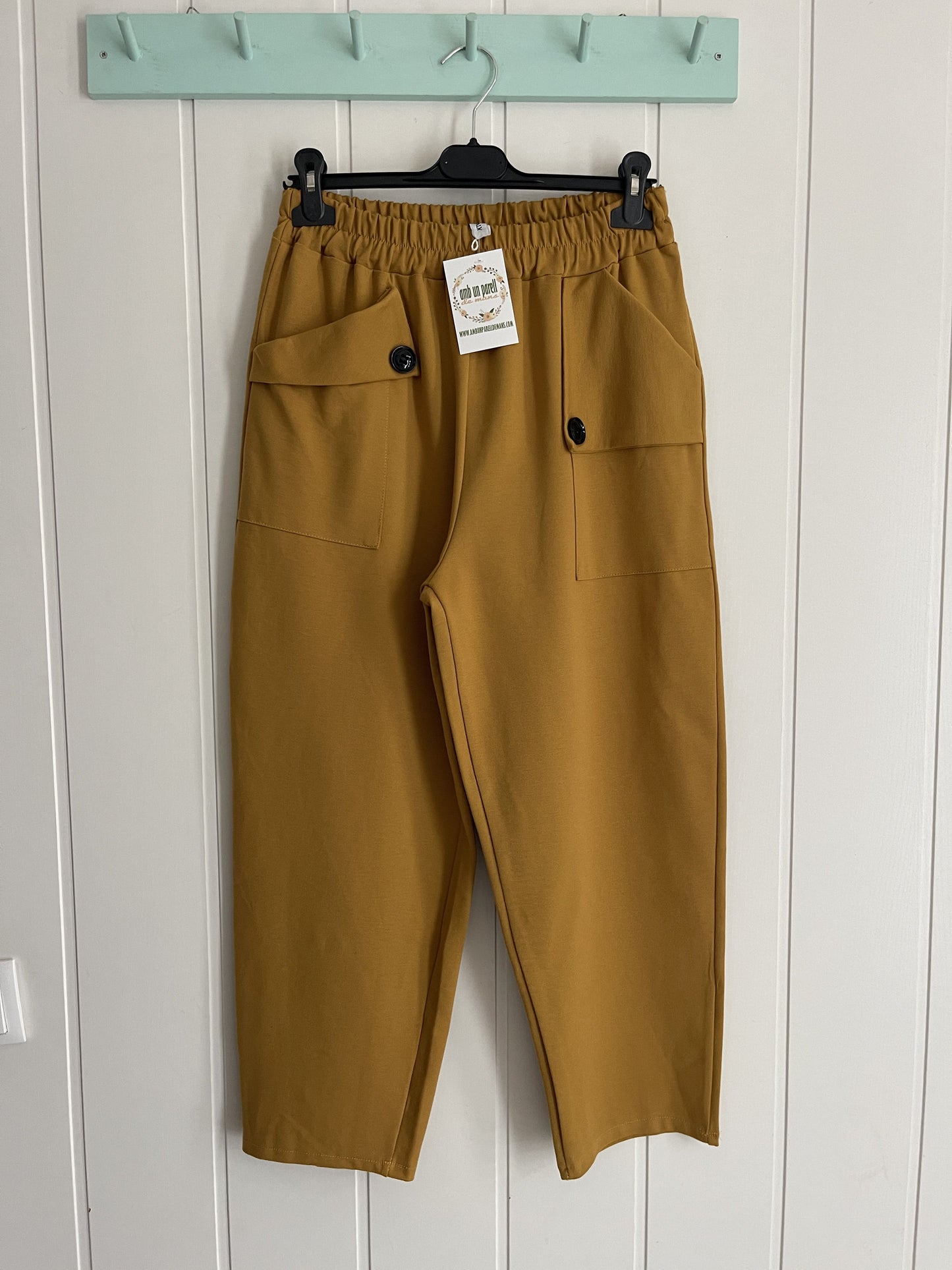 Pantalón Buttons punto roma mostaza