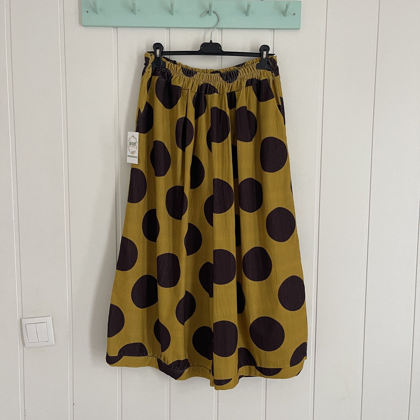 Pantalón Keiko micropana mostaza y chocolate