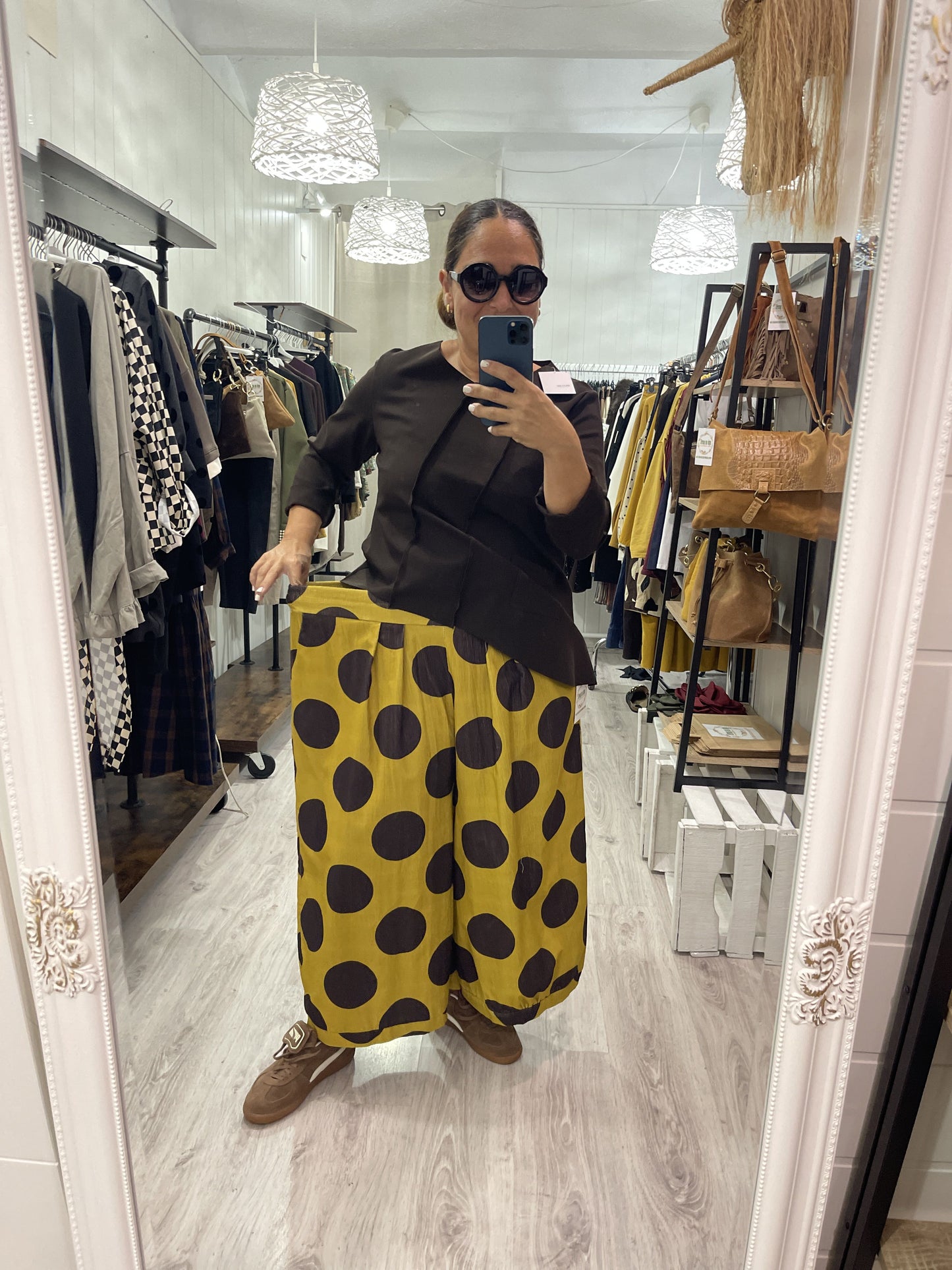 Pantalón Keiko micropana mostaza y chocolate