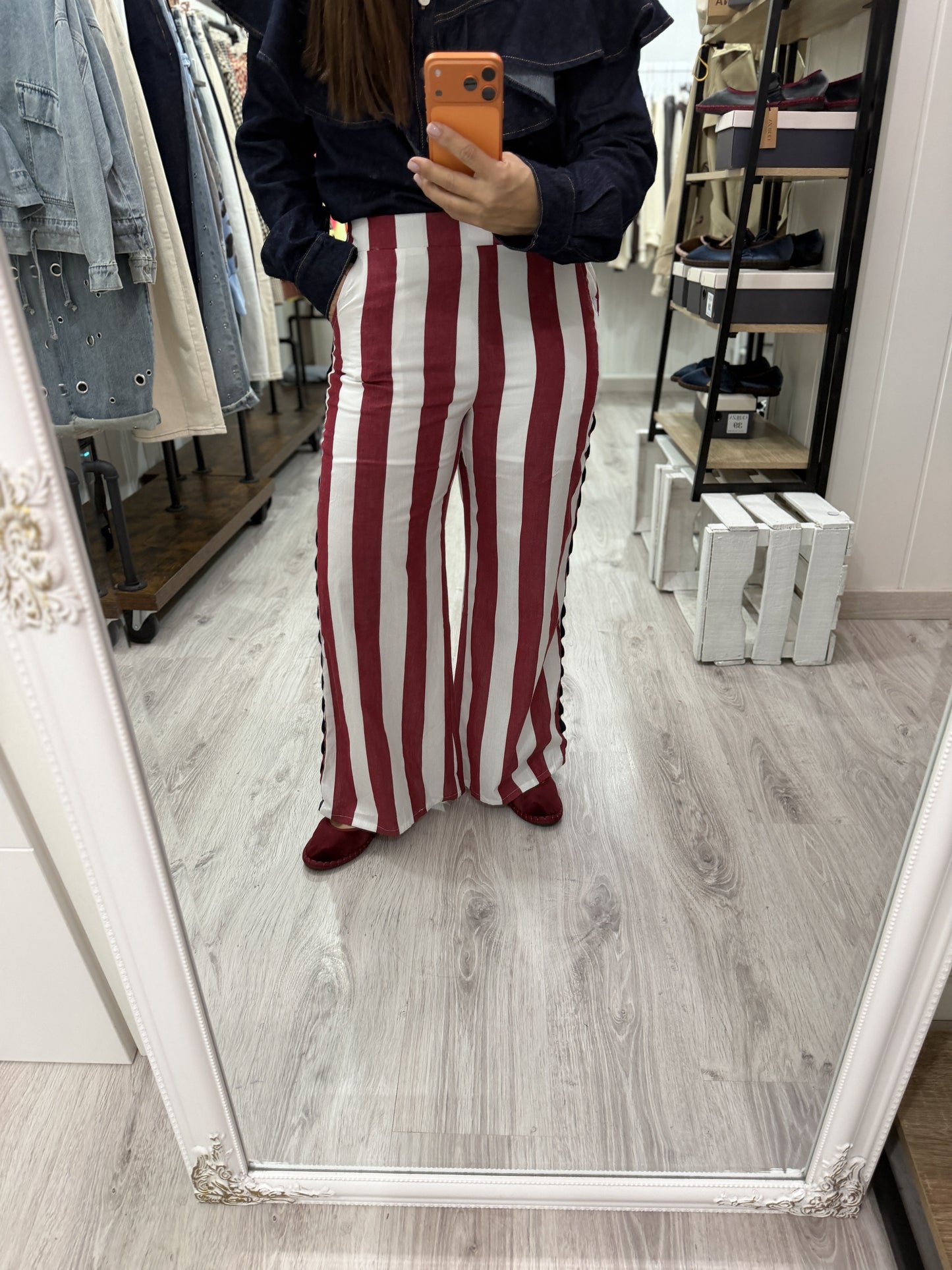 Pantalón Rayas Maca burdeos