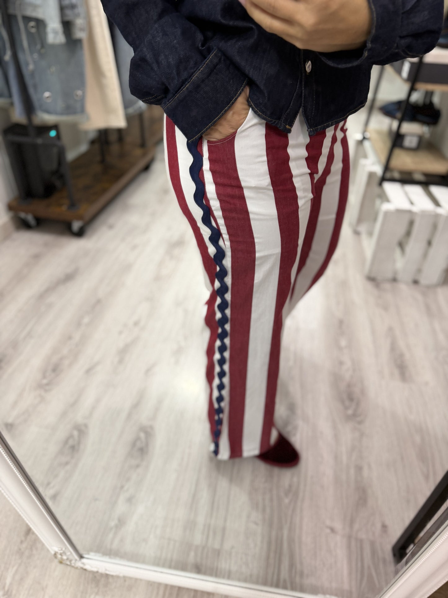 Pantalón Rayas Maca burdeos