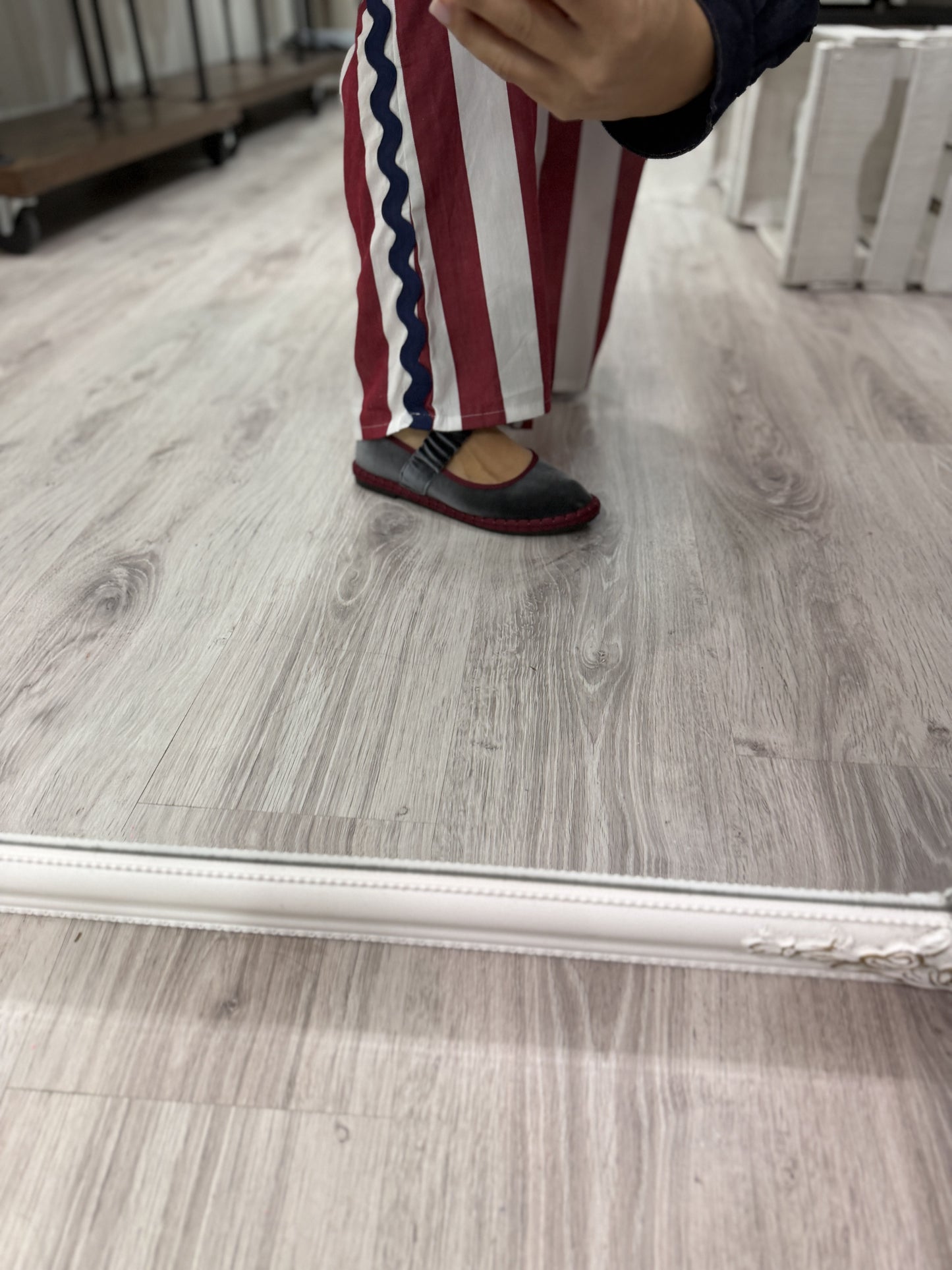 Pantalón Rayas Maca burdeos