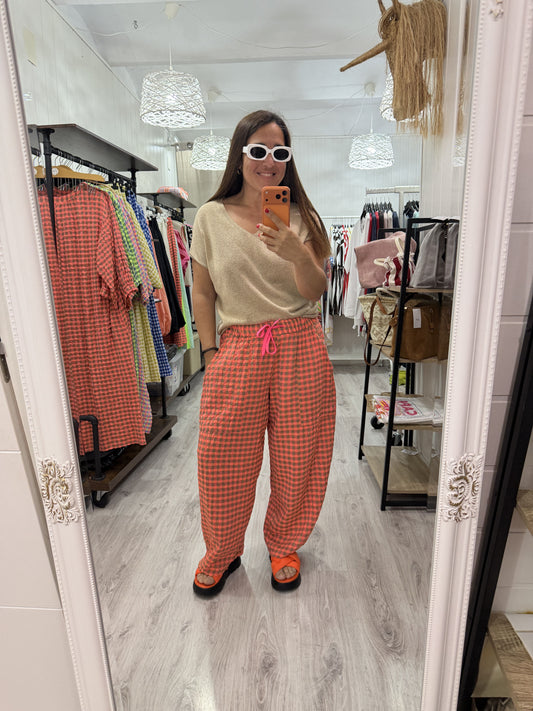 Pantalón vichy fluor coral y taupe