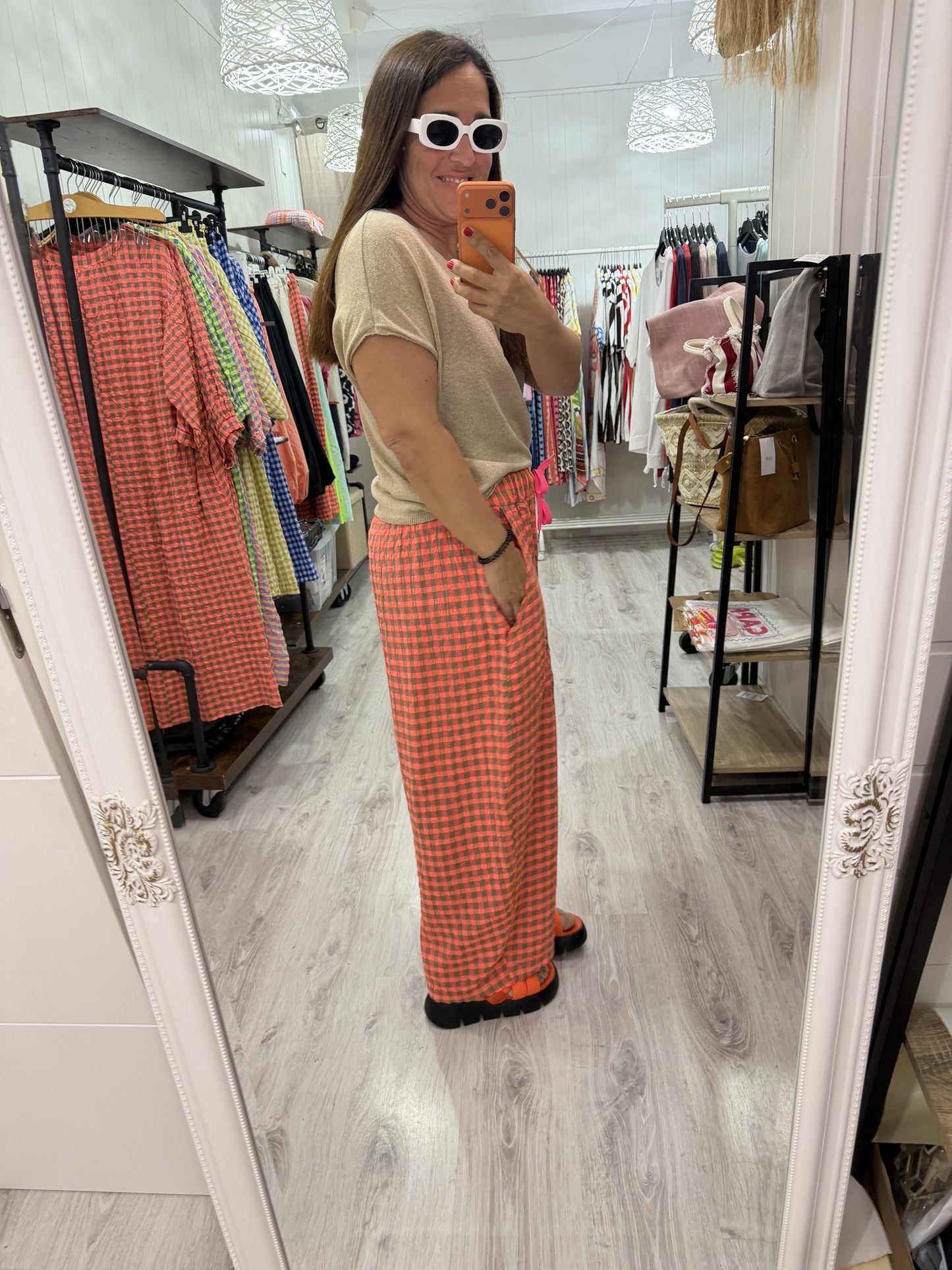 Pantalón vichy fluor coral y taupe