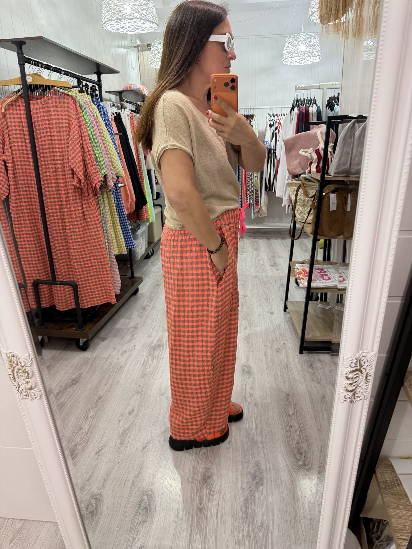 Pantalón vichy fluor coral y taupe
