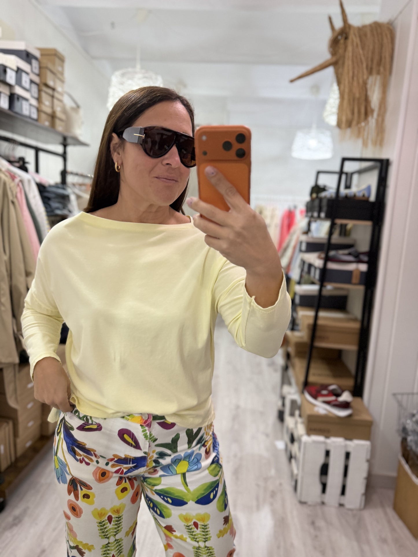 Camiseta Bardot cuello barco amarillo