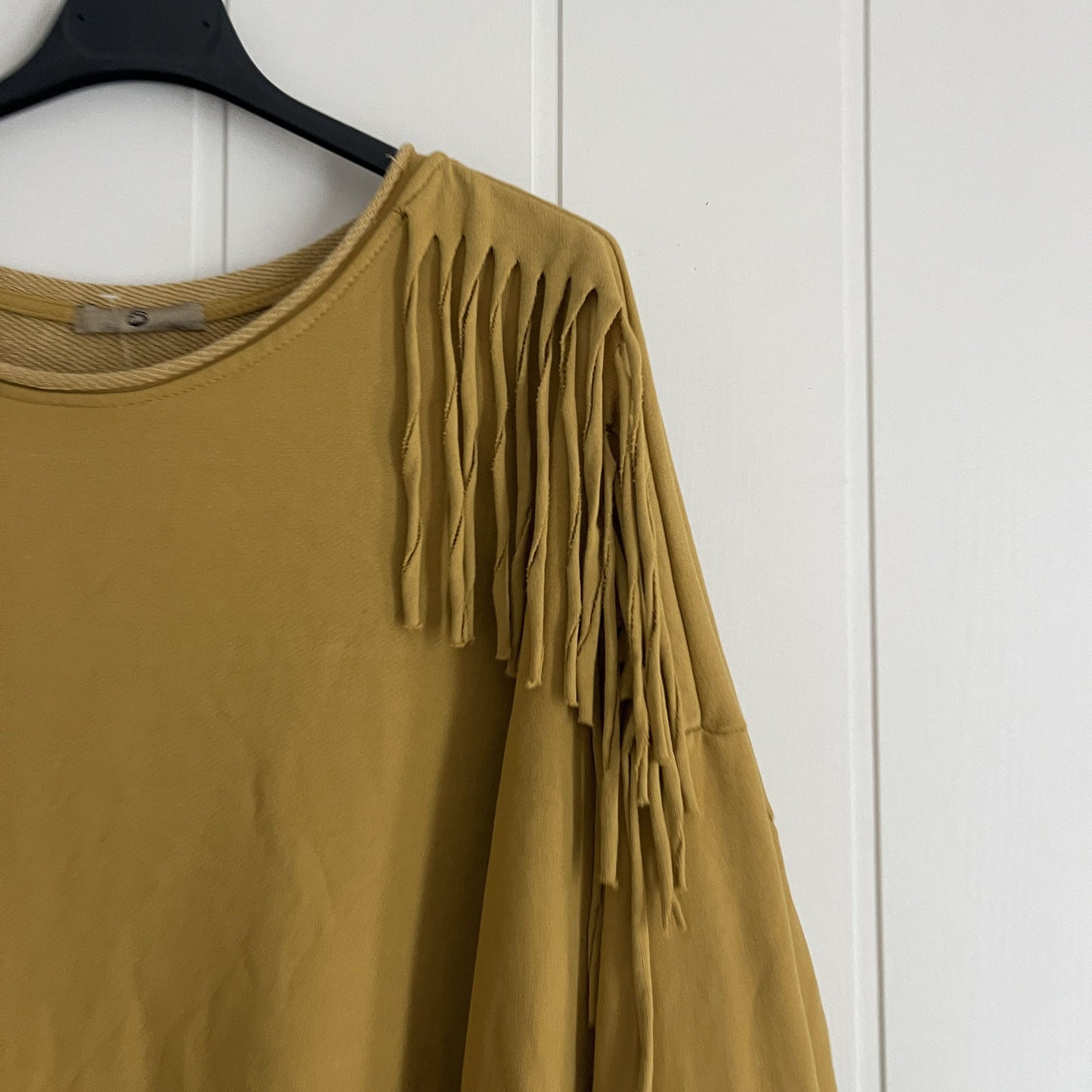 Sudadera Dakota flecos mostaza