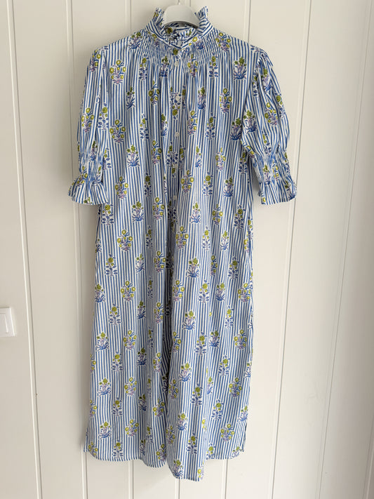 Vestido Sira largo · Milrayas azul y margaritas