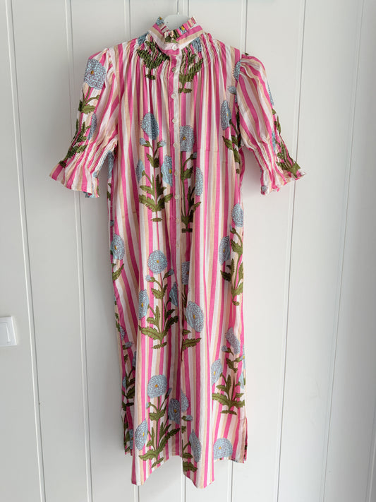 Vestido Sira largo · Fucsia blanco camelias